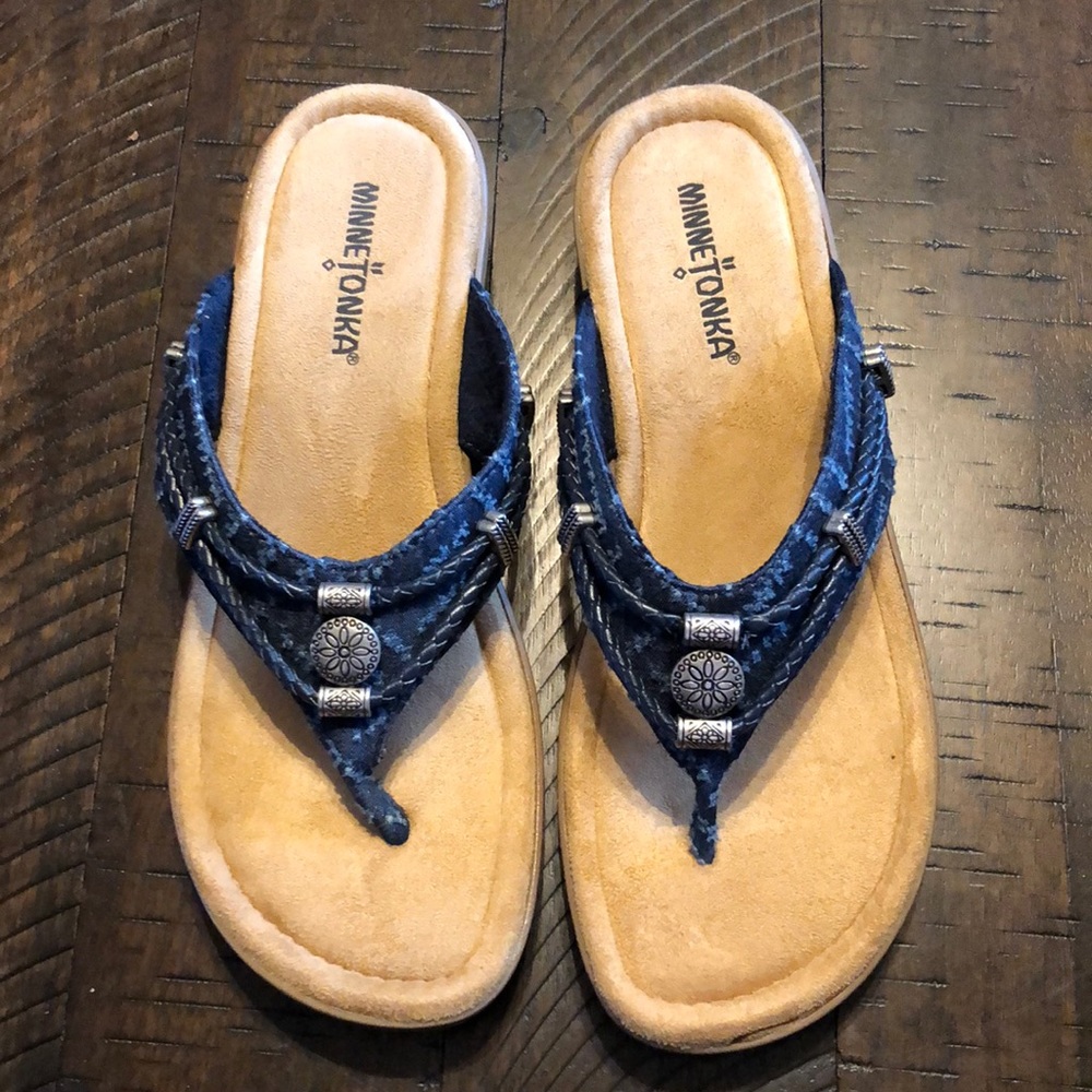 Minnetonka Silverthorne sandals